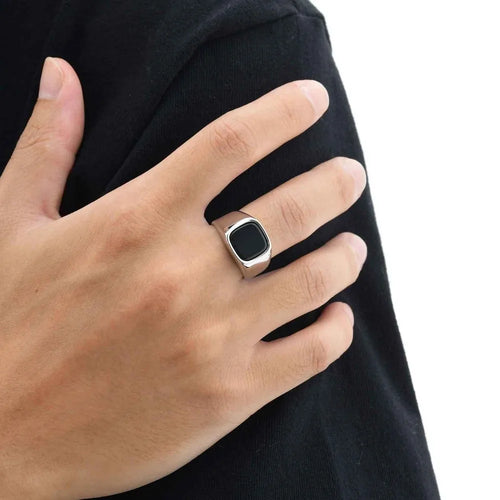 Anello Quadrato con Pietra Nera in Acciaio Inossidabile – Gioielli Retro da Festa