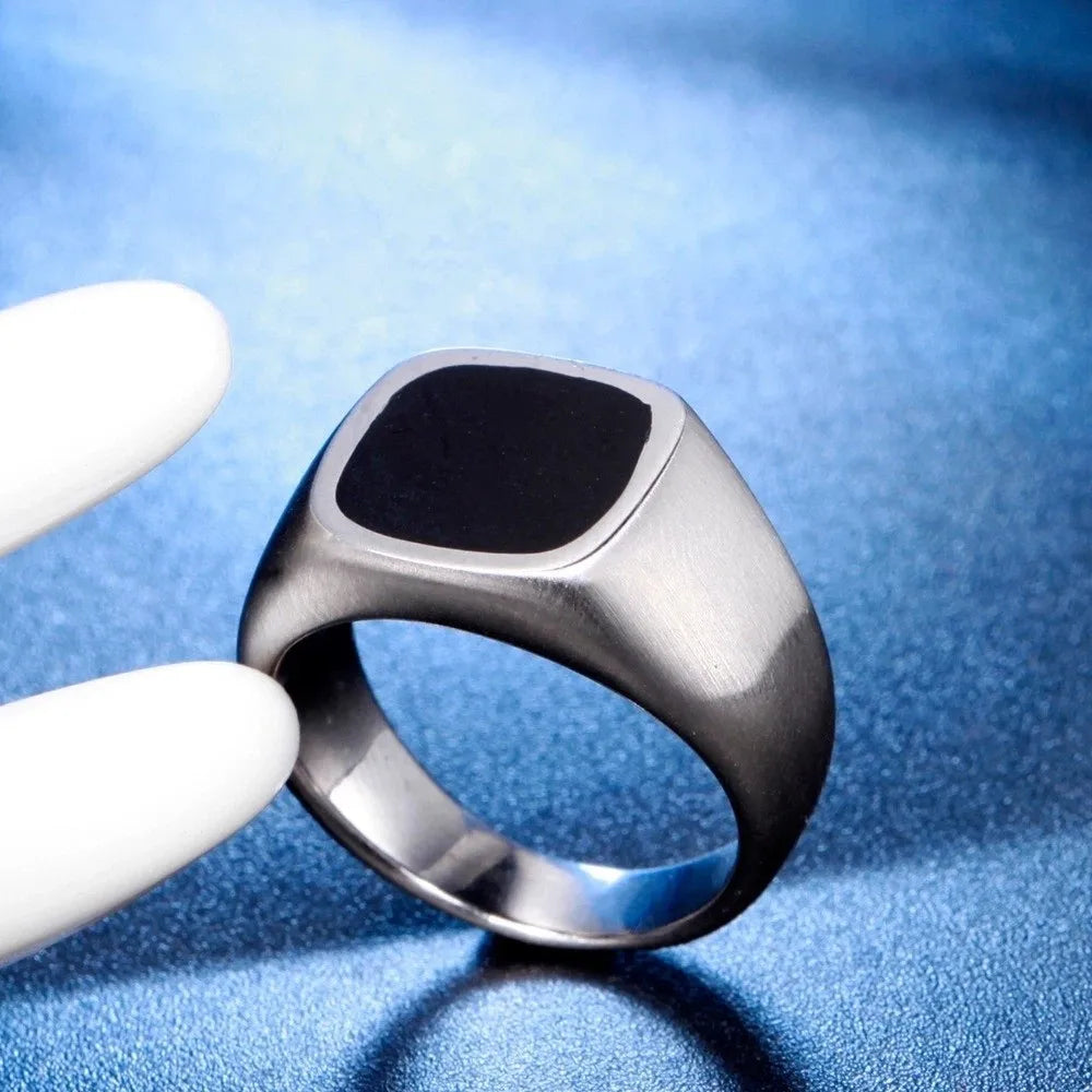 Anello Quadrato con Pietra Nera in Acciaio Inossidabile – Gioielli Retro da Festa