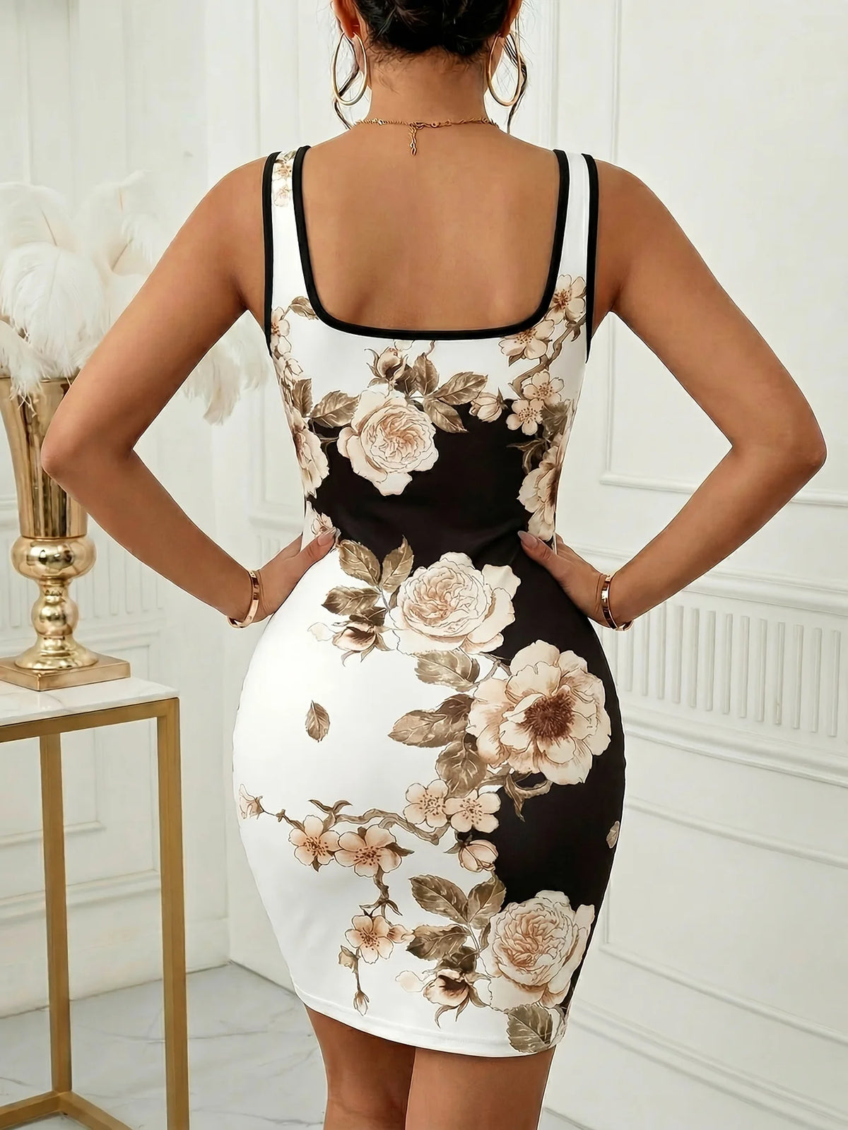 Vestito Donna Bianco e Nero con Stampa Rose – Slim Fit Senza Spalline